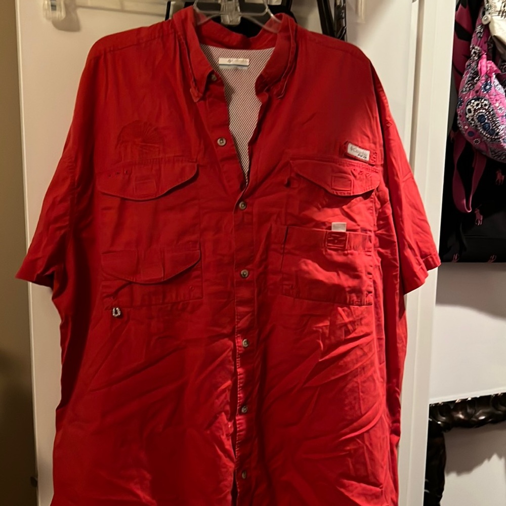 Mens Columbia  PFG shirt  like brand new reddish orange color
